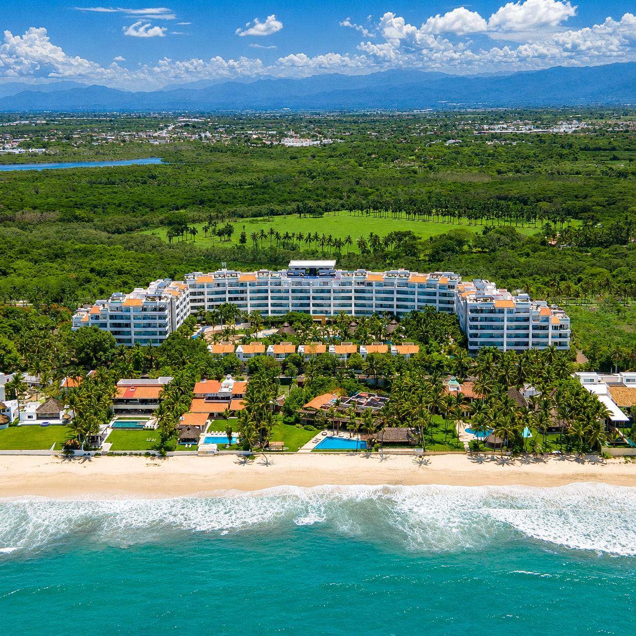 Resort todo incluido en Nuevo Vallarta con vista a la bahía